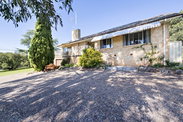 4 bedroom house at 47-49 Marsh Street, Wellington NSW 2820 - photo 3