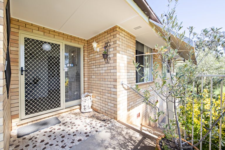 4 bedroom house at 47-49 Marsh Street, Wellington NSW 2820 - photo 5