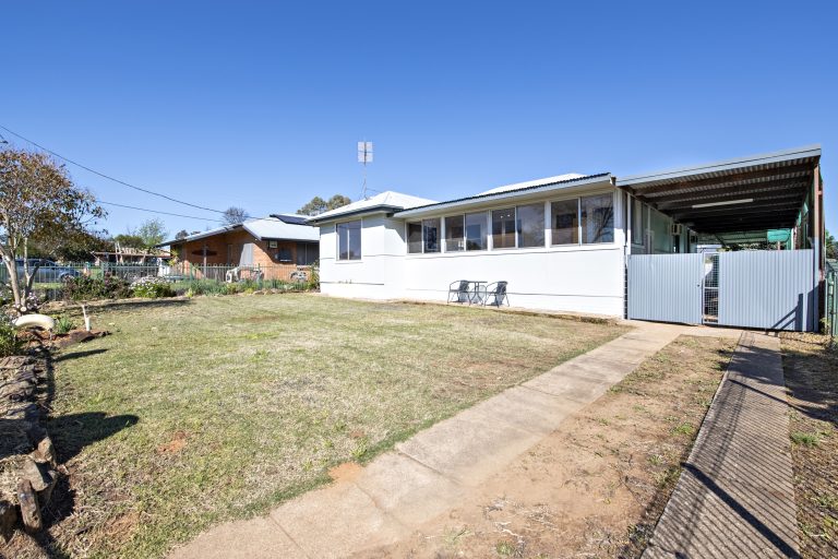 3 bedroom house at 13 Pierce Street, Wellington NSW 2820 - photo 2