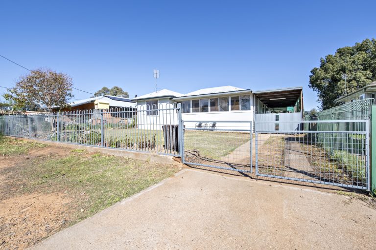 3 bedroom house at 13 Pierce Street, Wellington NSW 2820