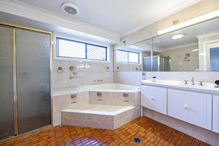 4 bedroom house at 30 Jean Street, Wellington NSW 2820 - photo 11