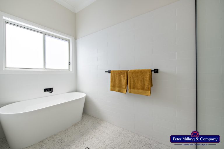 4 bedroom house at 14 Tamworth Street, Dubbo NSW 2830 - photo 12