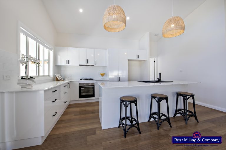 4 bedroom house at 14 Tamworth Street, Dubbo NSW 2830 - photo 3