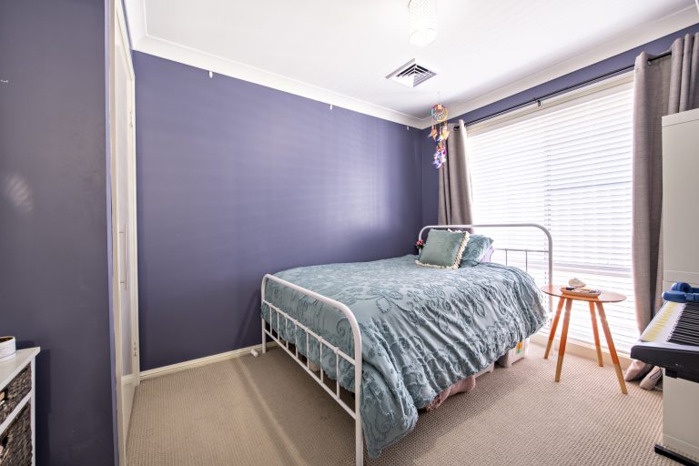 4 bedroom house at 16 King Street, Wellington NSW 2820 - photo 11