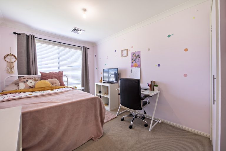 4 bedroom house at 16 King Street, Wellington NSW 2820 - photo 12