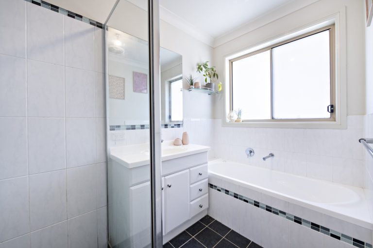 4 bedroom house at 16 King Street, Wellington NSW 2820 - photo 13