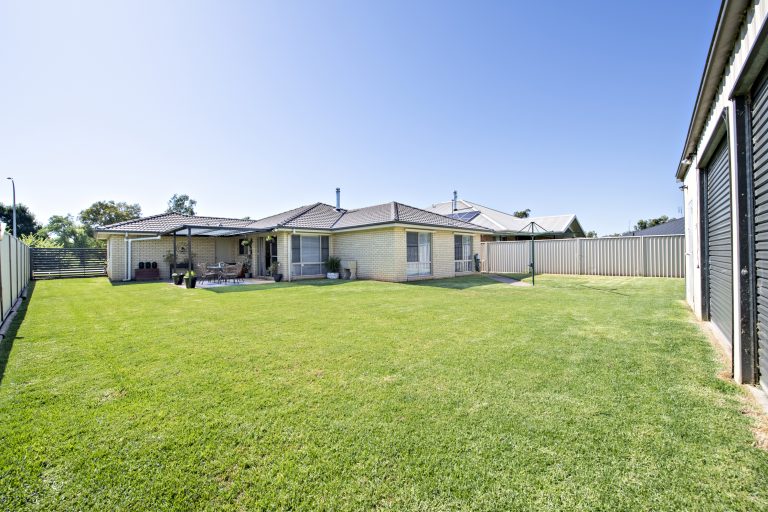 4 bedroom house at 16 King Street, Wellington NSW 2820 - photo 17
