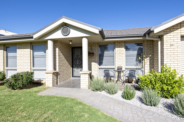 4 bedroom house at 16 King Street, Wellington NSW 2820 - photo 3