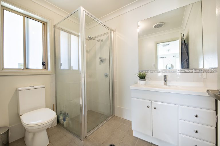 4 bedroom house at 16 King Street, Wellington NSW 2820 - photo 5