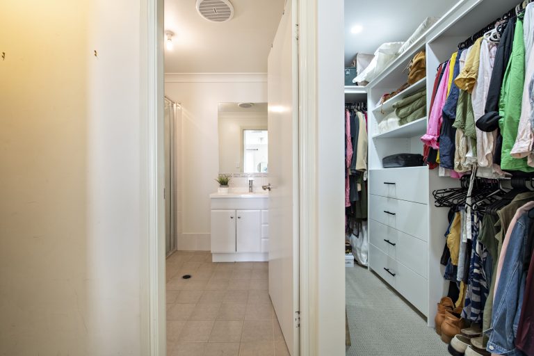 4 bedroom house at 16 King Street, Wellington NSW 2820 - photo 6