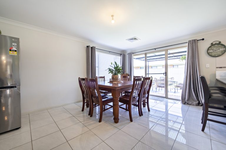 4 bedroom house at 16 King Street, Wellington NSW 2820 - photo 10