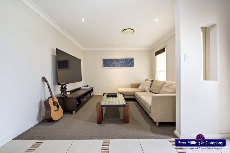 4 bedroom house at 7 Cobbity Avenue, Dubbo NSW 2830 - photo 2