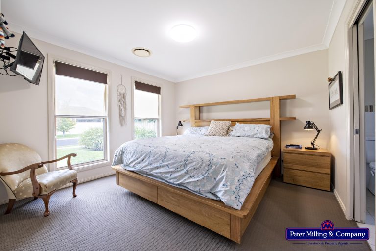 4 bedroom house at 7 Cobbity Avenue, Dubbo NSW 2830 - photo 3