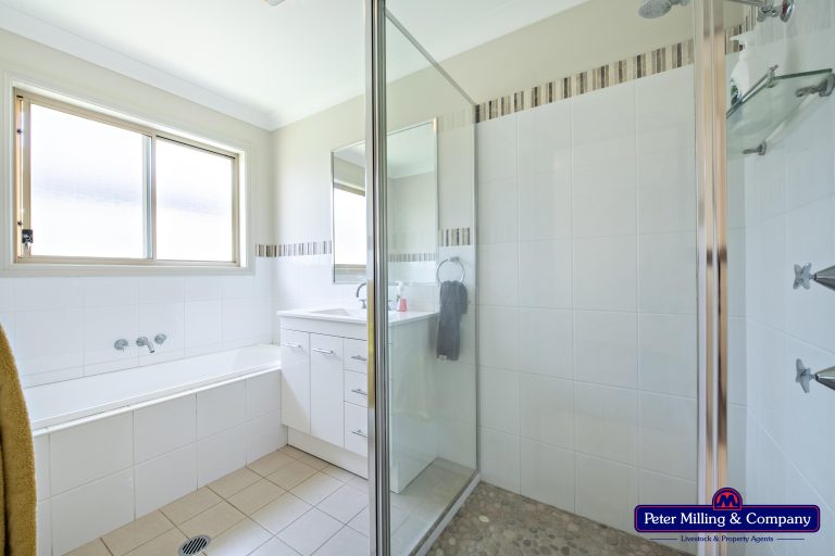 4 bedroom house at 7 Cobbity Avenue, Dubbo NSW 2830 - photo 7