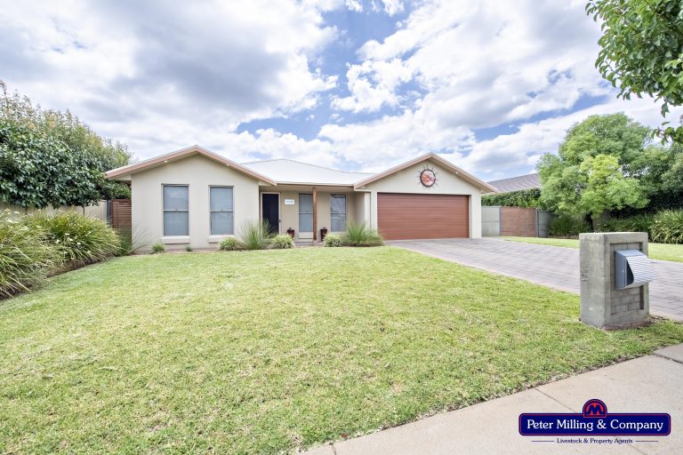 4 bedroom house at 7 Cobbity Avenue, Dubbo NSW 2830