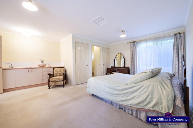 5 bedroom house at 3 Greenslopes Court, Dubbo NSW 2830 - photo 3