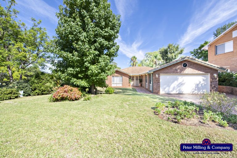 5 bedroom house at 3 Greenslopes Court, Dubbo NSW 2830