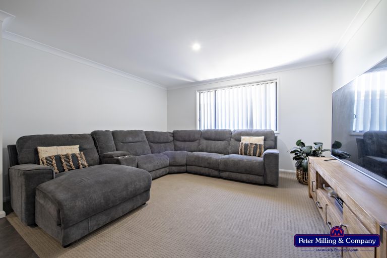 4 bedroom house at 52 Linda Drive, Dubbo NSW 2830 - photo 4