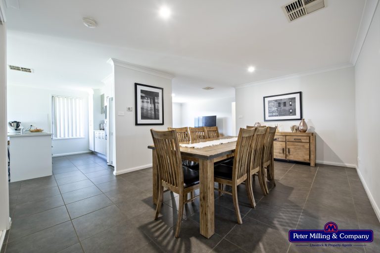 4 bedroom house at 52 Linda Drive, Dubbo NSW 2830 - photo 5