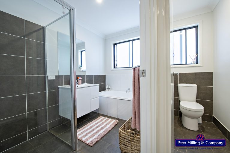 4 bedroom house at 52 Linda Drive, Dubbo NSW 2830 - photo 8