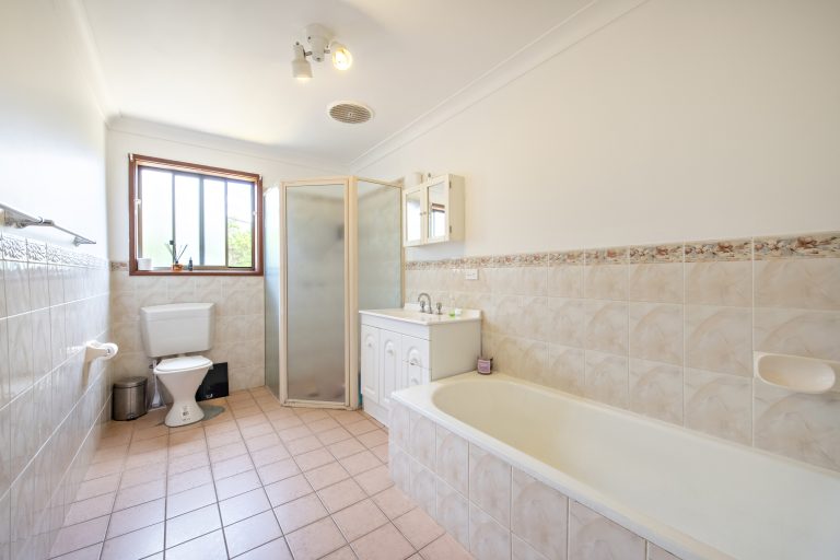 4 bedroom house at 34 Whiteley Street, Wellington NSW 2820 - photo 8