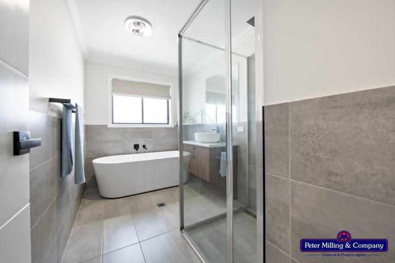 3 bedroom house at 60 Hindmarsh Esplanade, Dubbo NSW 2830 - photo 12