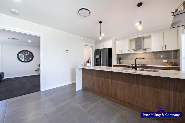 3 bedroom house at 60 Hindmarsh Esplanade, Dubbo NSW 2830 - photo 3