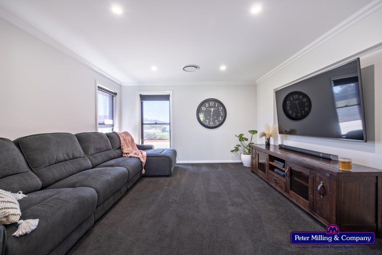 3 bedroom house at 60 Hindmarsh Esplanade, Dubbo NSW 2830 - photo 4