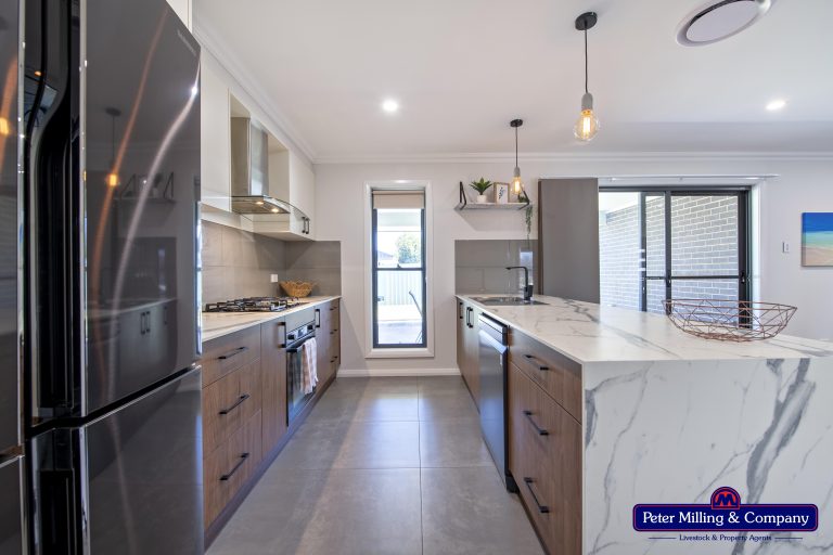 3 bedroom house at 60 Hindmarsh Esplanade, Dubbo NSW 2830 - photo 6