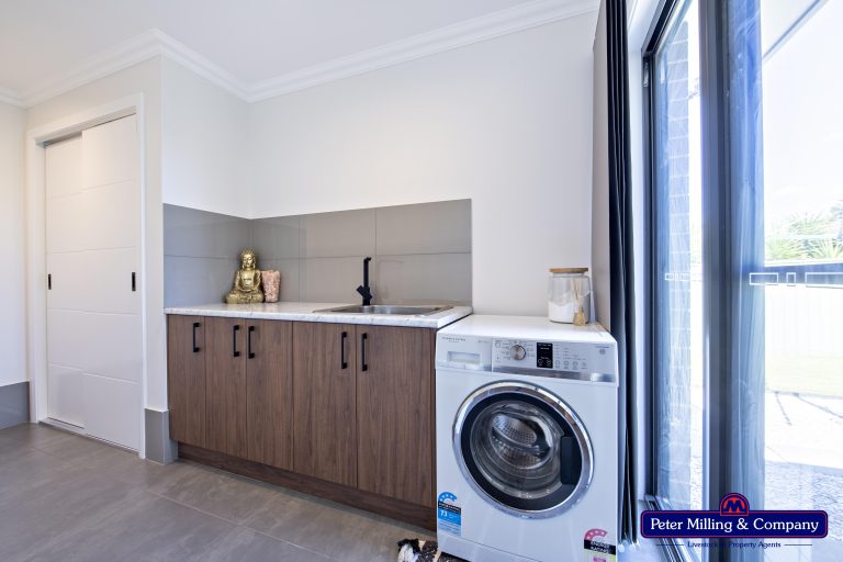 3 bedroom house at 60 Hindmarsh Esplanade, Dubbo NSW 2830 - photo 8