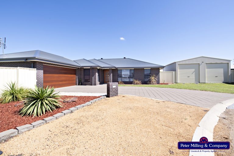 3 bedroom house at 60 Hindmarsh Esplanade, Dubbo NSW 2830
