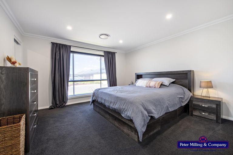 3 bedroom house at 60 Hindmarsh Esplanade, Dubbo NSW 2830 - photo 9