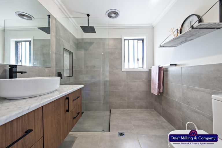 3 bedroom house at 60 Hindmarsh Esplanade, Dubbo NSW 2830 - photo 10
