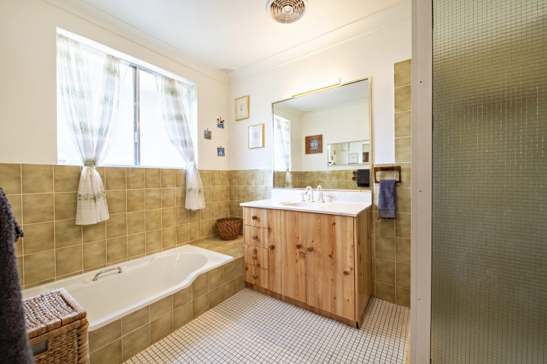 4 bedroom house at 26-28 Montefiores Street, Wellington NSW 2820 - photo 8