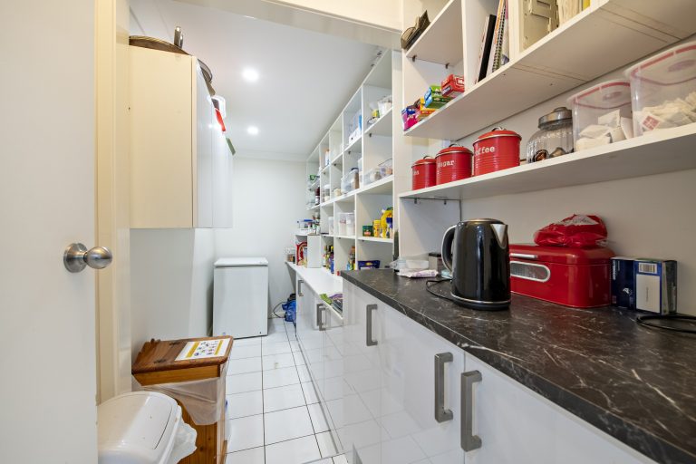 6 bedroom house at 10 Marsh Street, Wellington NSW 2820 - photo 11