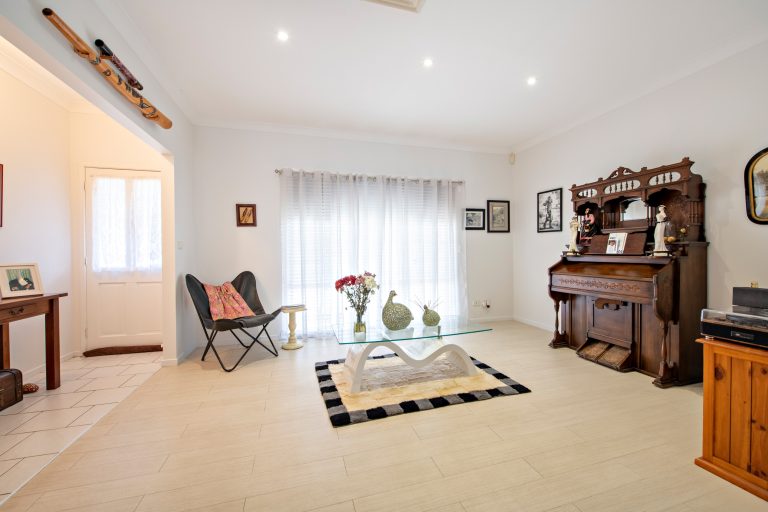 6 bedroom house at 10 Marsh Street, Wellington NSW 2820 - photo 12
