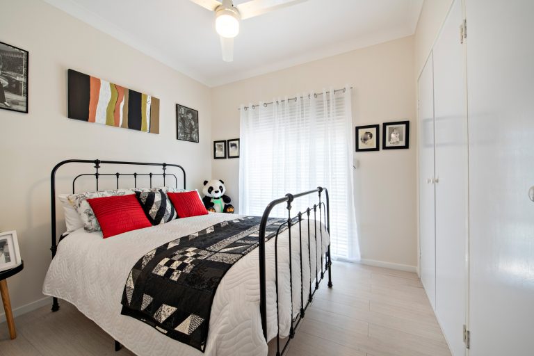 6 bedroom house at 10 Marsh Street, Wellington NSW 2820 - photo 14