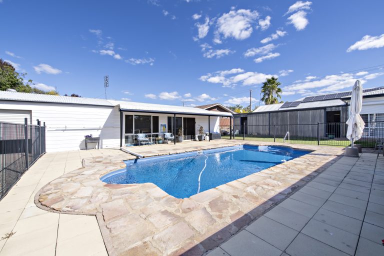 6 bedroom house at 10 Marsh Street, Wellington NSW 2820 - photo 21