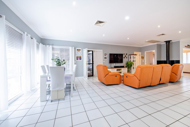 6 bedroom house at 10 Marsh Street, Wellington NSW 2820 - photo 8