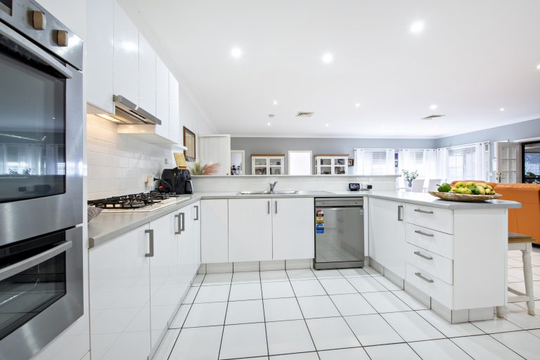 6 bedroom house at 10 Marsh Street, Wellington NSW 2820 - photo 10
