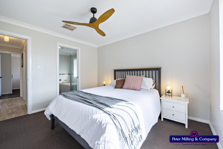 4 bedroom house at 30 Dunheved Circle, Dubbo NSW 2830 - photo 6