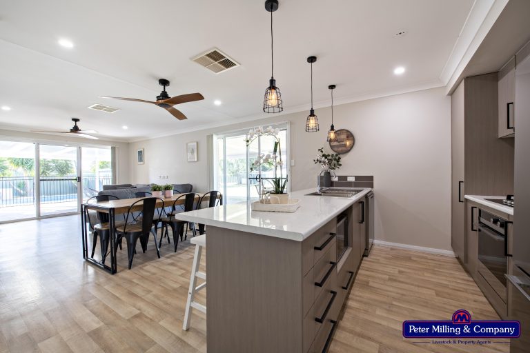 4 bedroom house at 30 Dunheved Circle, Dubbo NSW 2830 - photo 8