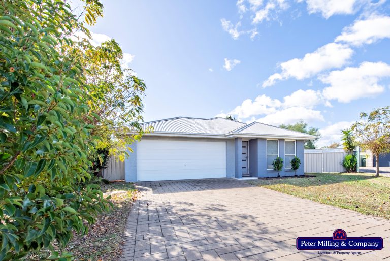 4 bedroom house at 30 Dunheved Circle, Dubbo NSW 2830