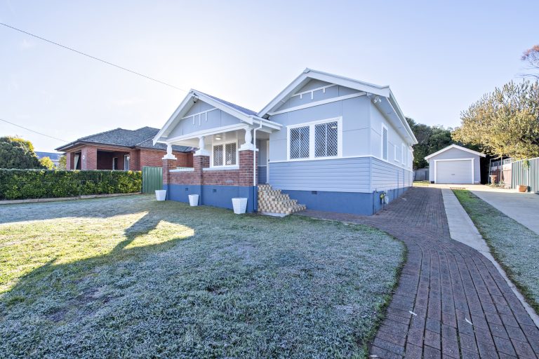 3 bedroom house at 206 Percy Street, Wellington NSW 2820 - photo 2