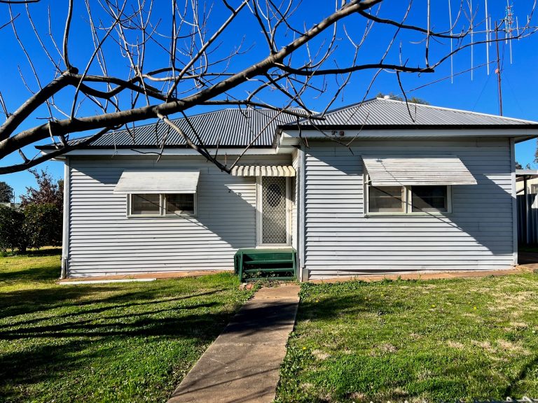 2 bedroom house at 20-22 Parkes Street, Wellington NSW 2820