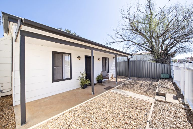 4 bedroom house at 113 Percy Street, Wellington NSW 2820 - photo 2