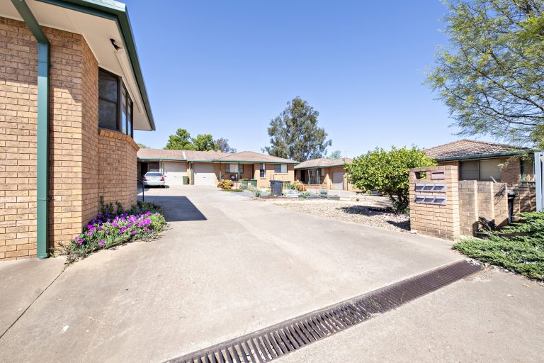 2 bedroom house at 1/59 Whiteley Street, Wellington NSW 2820 - photo 2