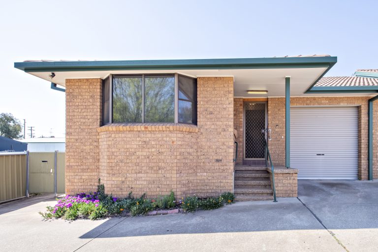 2 bedroom house at 1/59 Whiteley Street, Wellington NSW 2820