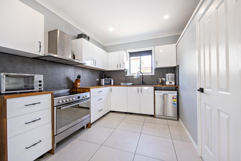 4 bedroom house at 6 Railway Avenue, Wellington NSW 2820 - photo 5