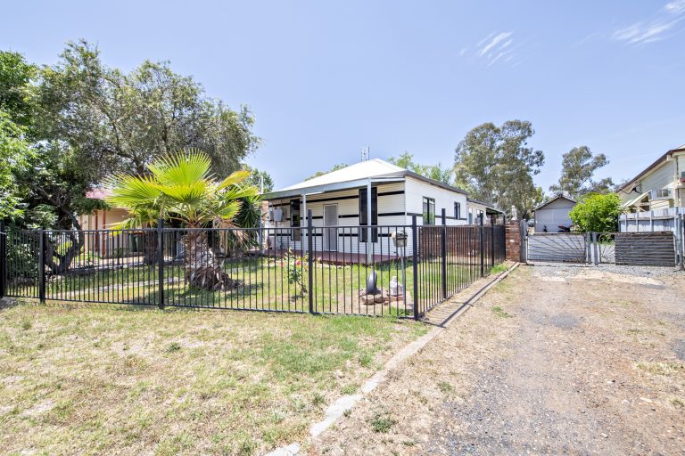 4 bedroom house at 6 Railway Avenue, Wellington NSW 2820